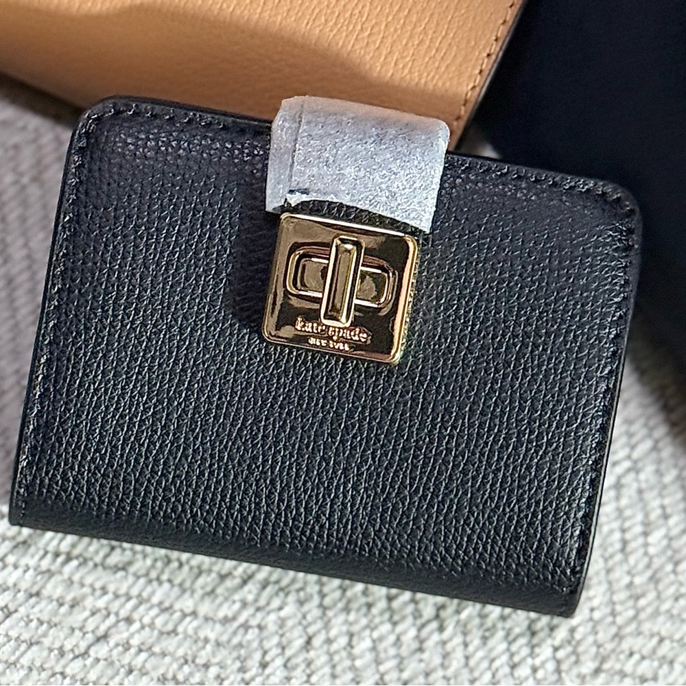 Kate Spade New York

PHOEBE SMALL CARD HOLDER